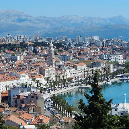 Comfortable And Fully Furbished In Center Apartamento Split
