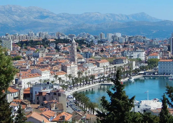 Comfortable And Fully Furbished In Center Apartman Split