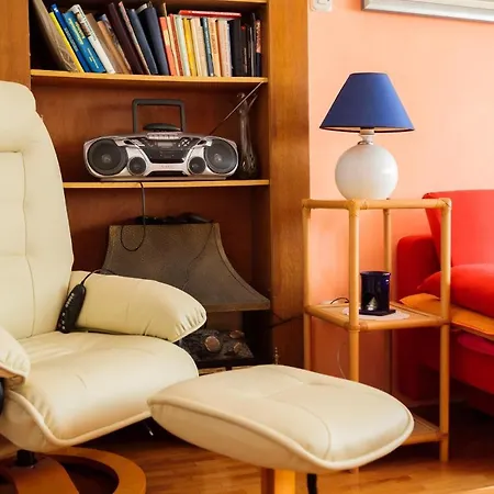 Apartment In Center With Massage Chair Split
