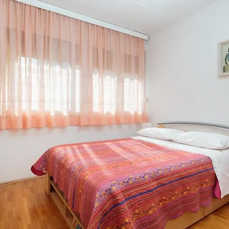 Comfortable And Fully Furbished In Center