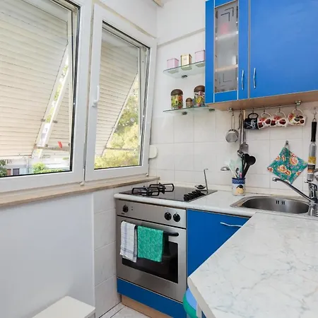 Comfortable And Fully Furbished In Center *