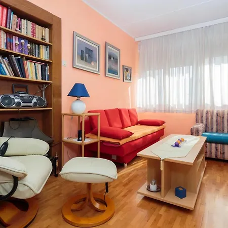 Apartment In Center With Massage Chair