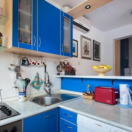 Comfortable And Fully Furbished In Center *