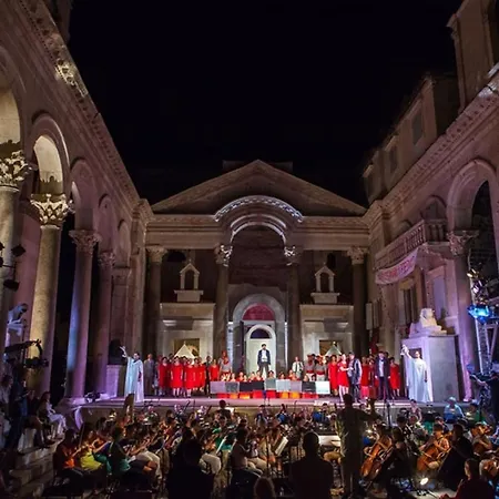 Апартаменты Comfortable And Fully Furbished In Center Сплит